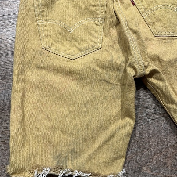 Levi’s hand dyed raw edge, high waisted mustardyellow Bermuda shorts size 34 - Picture 6 of 9